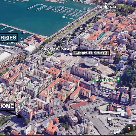 Bilocale Con Posto Auto La Chicca Del Golfo Apartment Специя Екстериор снимка